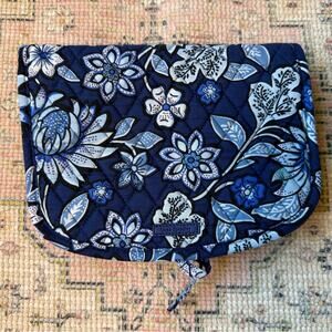 Vera Bradley Retired Quilted Navy Floral Hanging Toiletry Bag #200480 VBG19